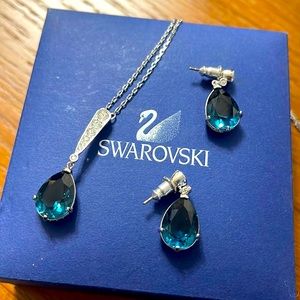 Swarovski necklace & earings set blue crystal